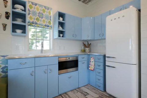 A Boheme Design - Blue Mountain Beach Funky Retro Carriage House